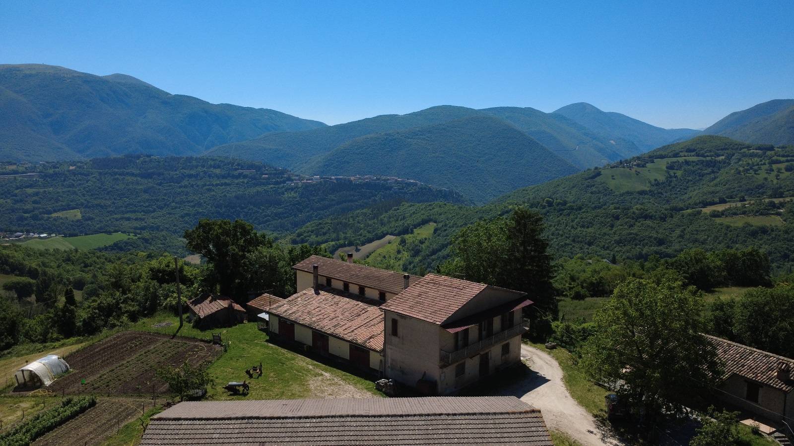 Rustico/Casale/Corte in vendita a Cerreto di Spoleto, Collesoglio