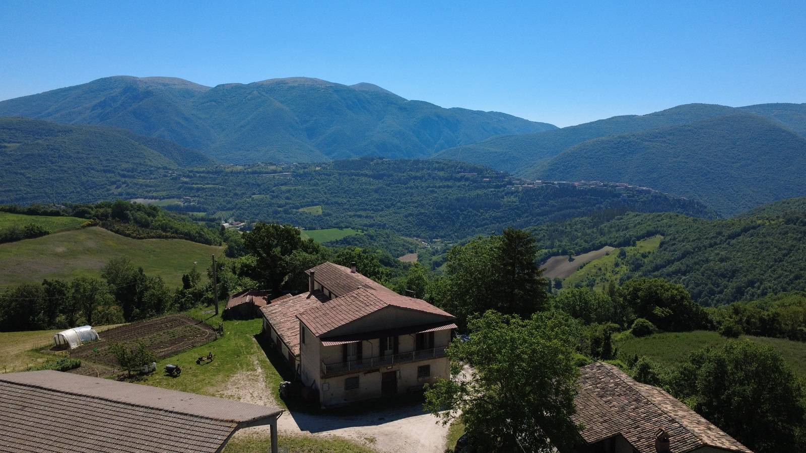 Rustico/Casale/Corte in vendita a Cerreto di Spoleto, Collesoglio