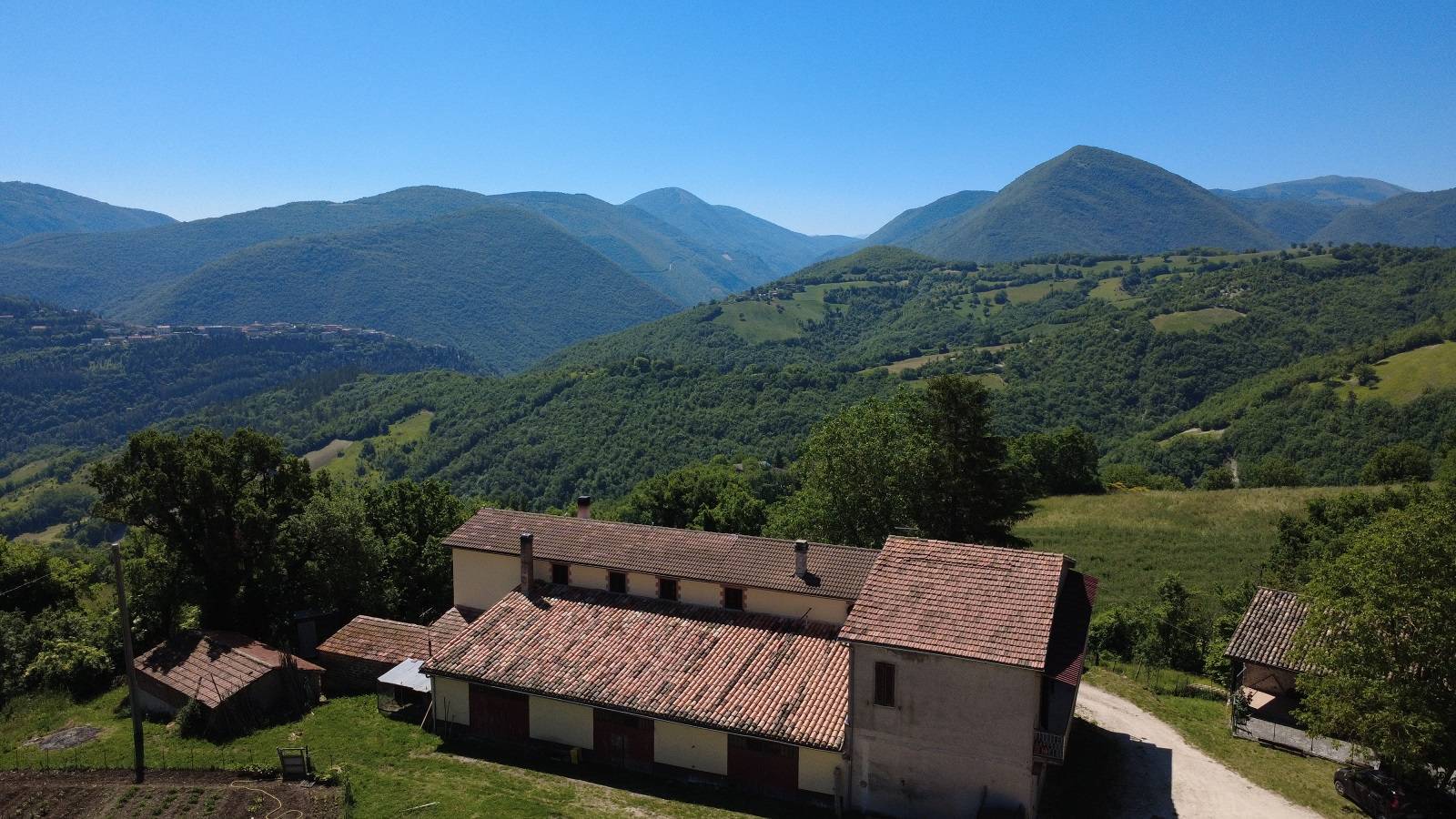 Rustico/Casale/Corte in vendita a Cerreto di Spoleto, Collesoglio