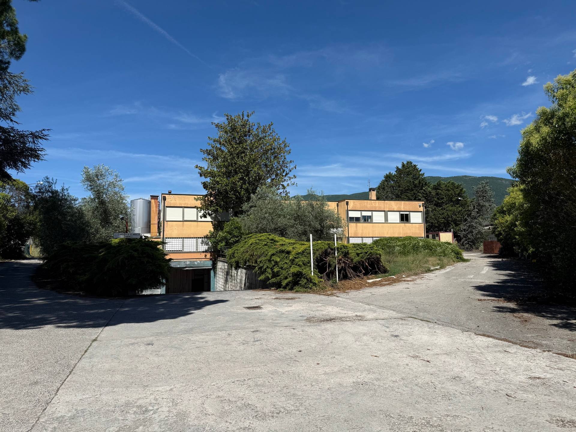 Capannone industriale in vendita a Spoleto
