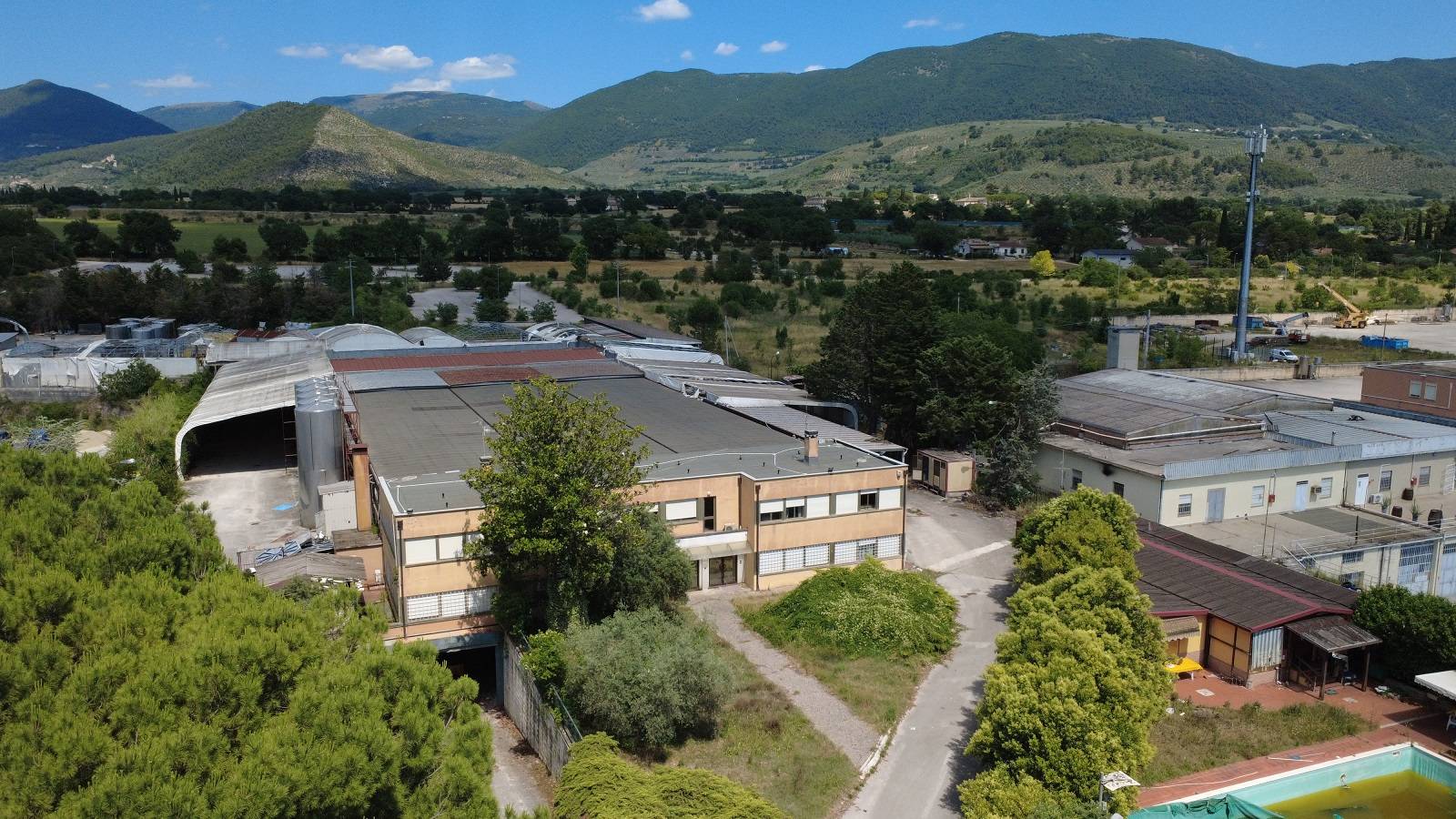 Capannone industriale in vendita a Spoleto
