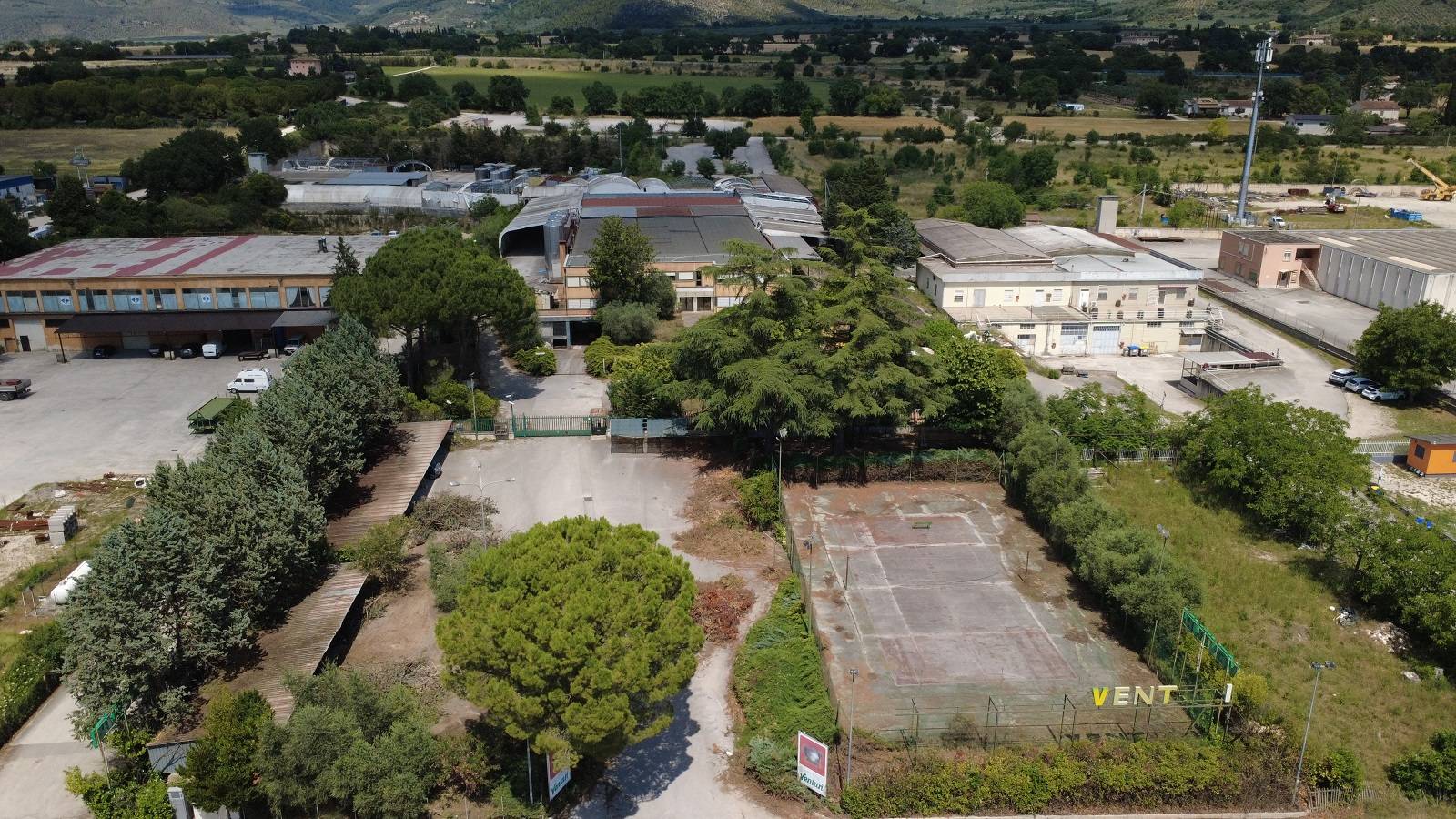 Capannone industriale in vendita a Spoleto