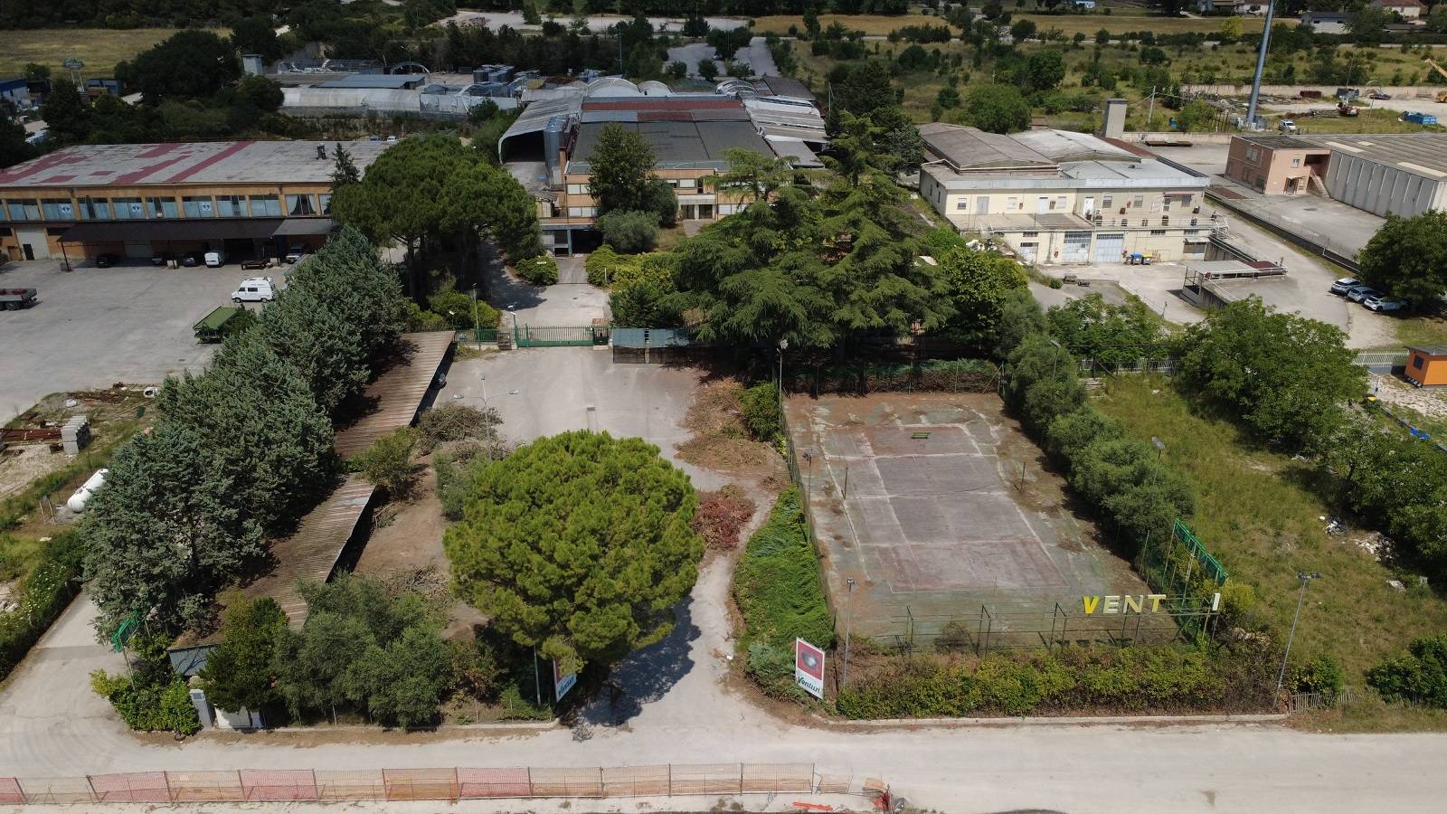 Capannone industriale in vendita a Spoleto