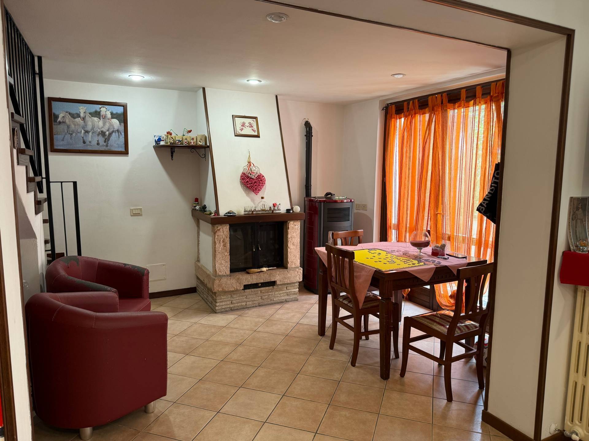 Casa semi indipendente in vendita a Sellano, Sellano
