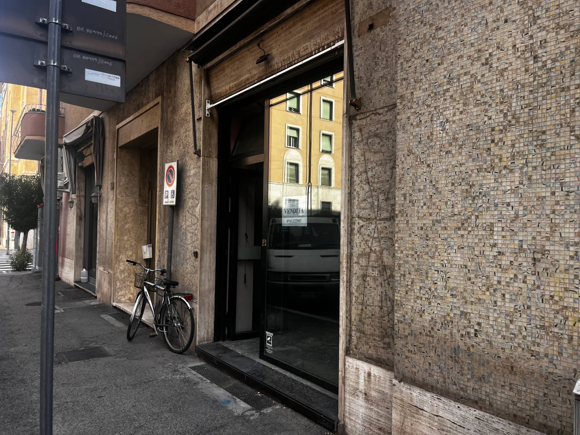 Negozio in vendita a Terni, Centro