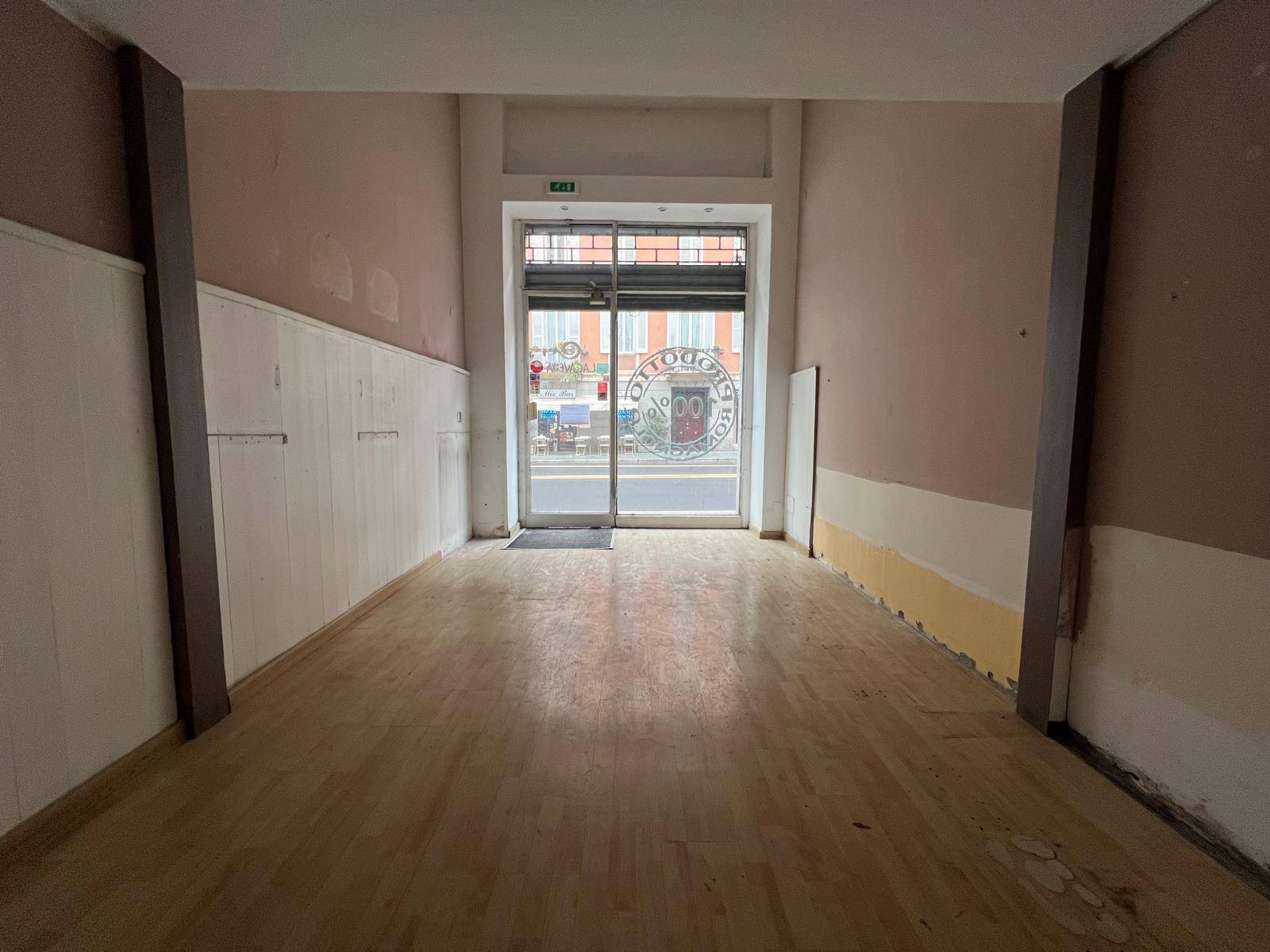 Locale commerciale in affitto a Milano, Porta Romana