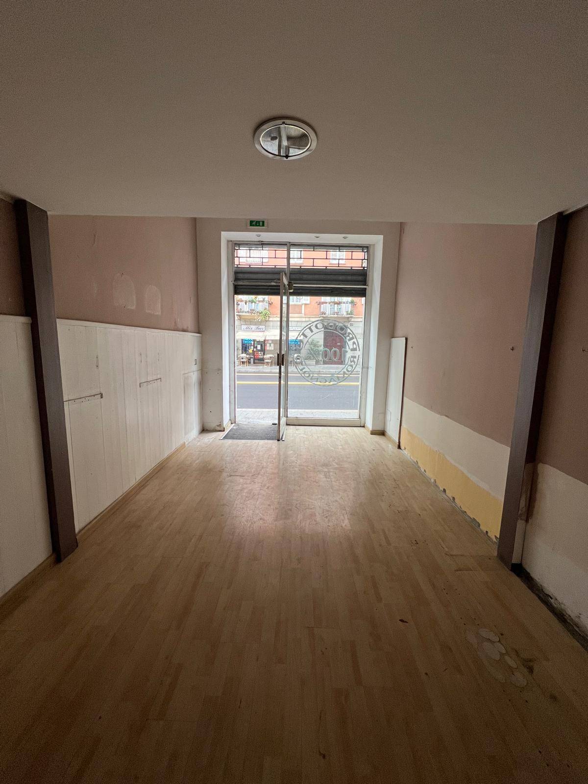 Locale commerciale in affitto a Milano, Porta Romana