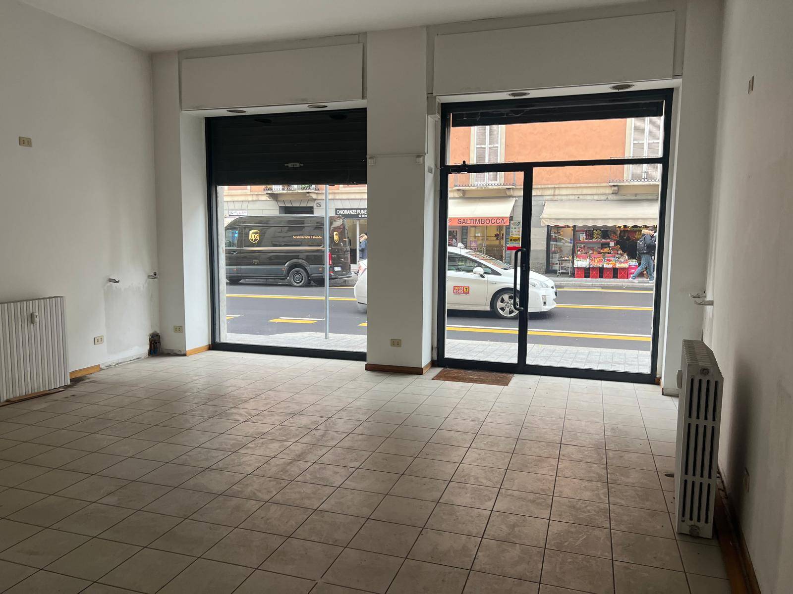 Locale commerciale in affitto a Milano, Porta Romana