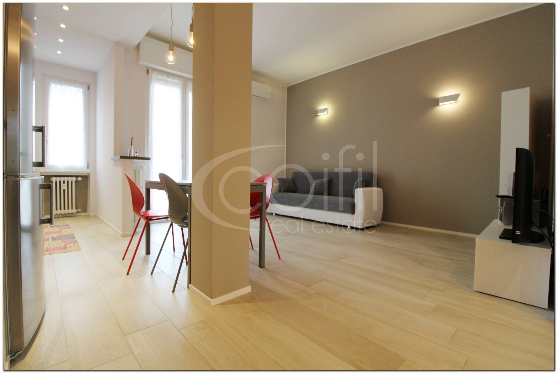 Appartamento in affitto a Milano, Testi