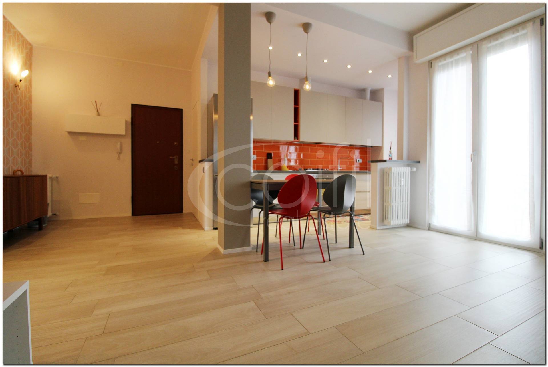 Appartamento in affitto a Milano, Testi