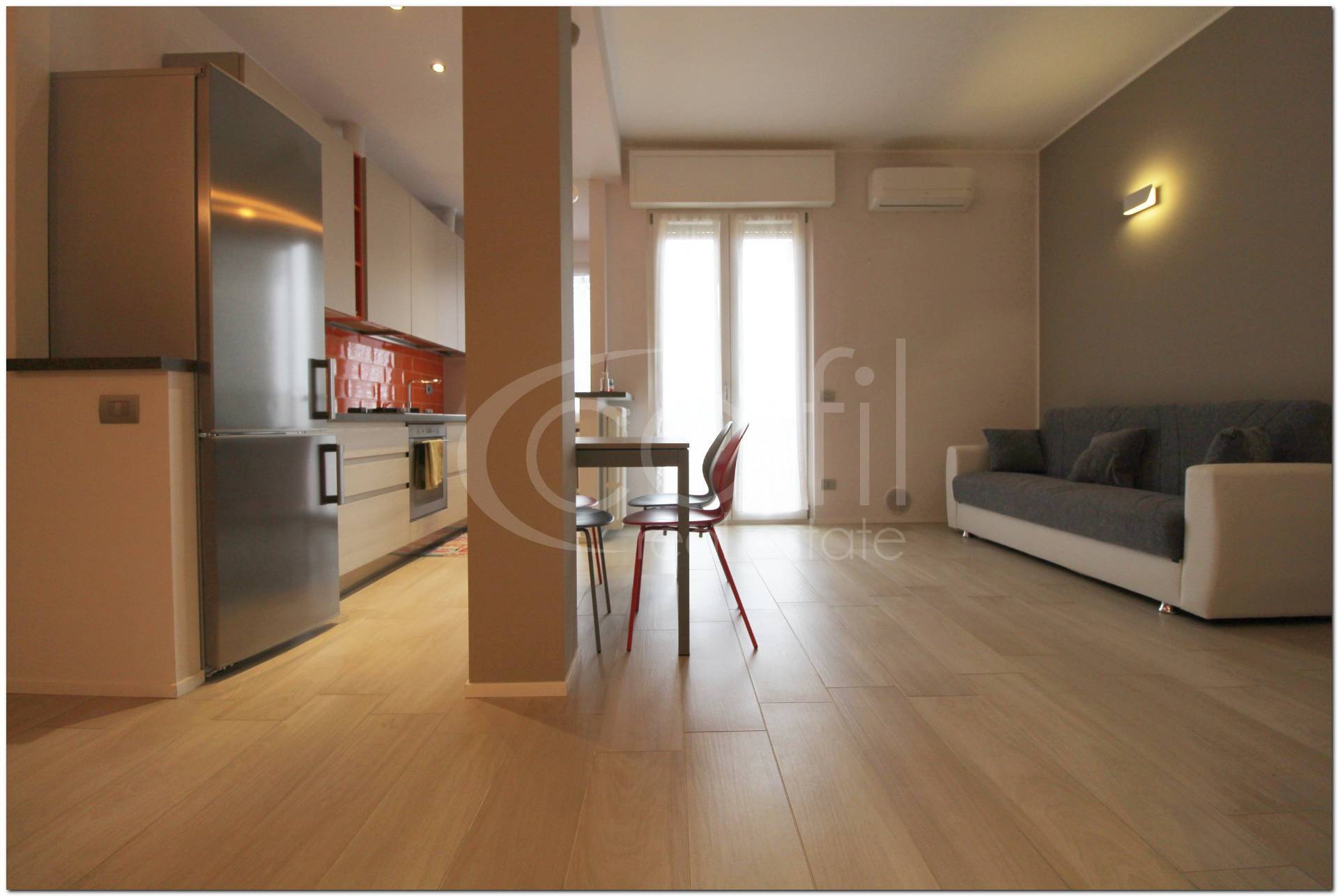 Appartamento in affitto a Milano, Testi