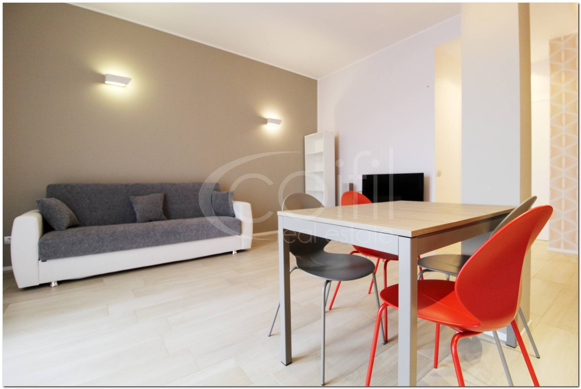 Appartamento in affitto a Milano, Testi