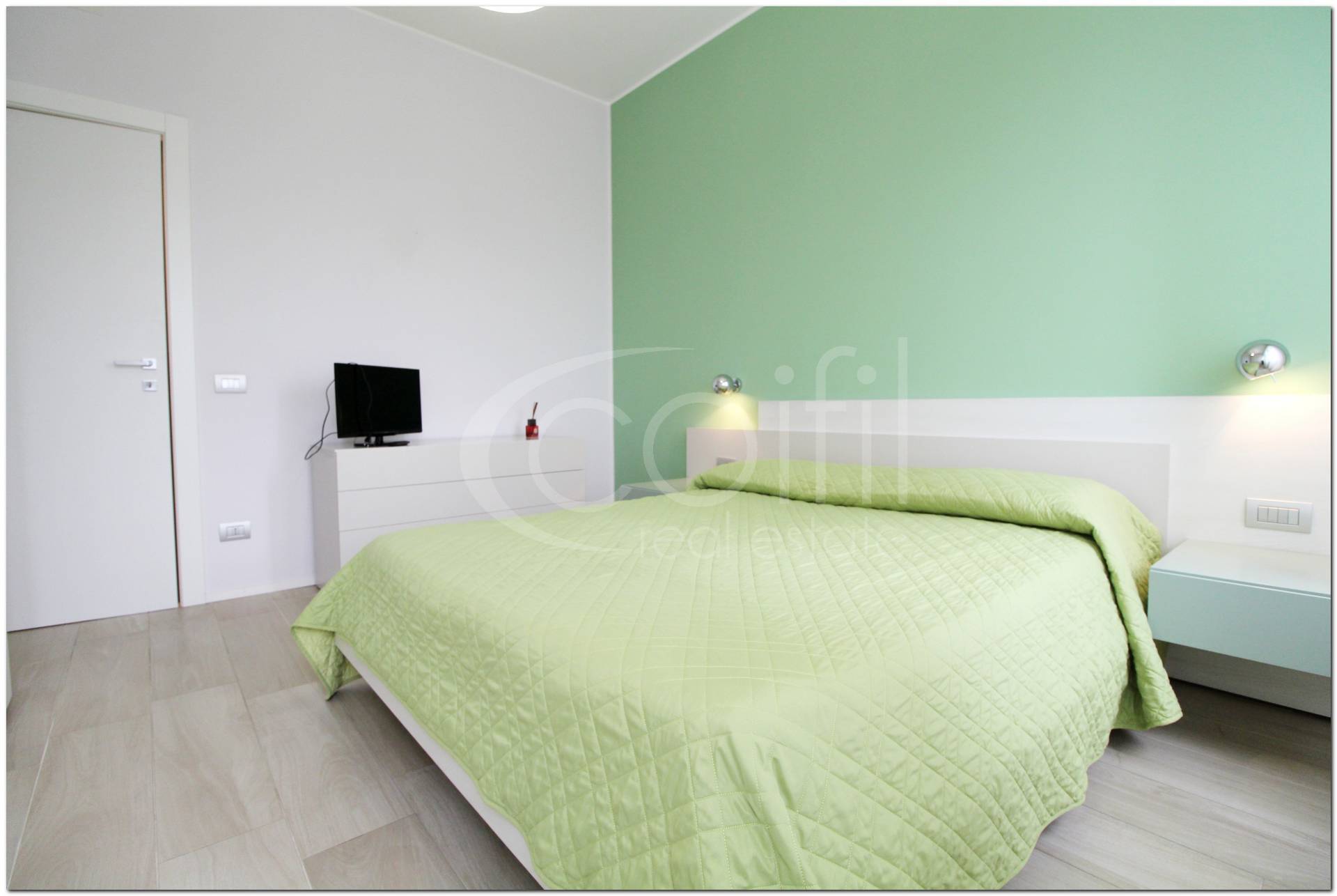 Appartamento in affitto a Milano, Testi