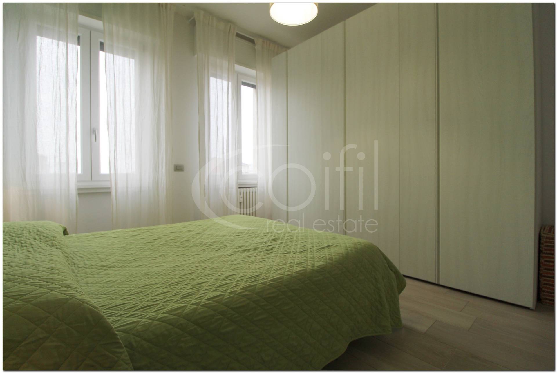 Appartamento in affitto a Milano, Testi