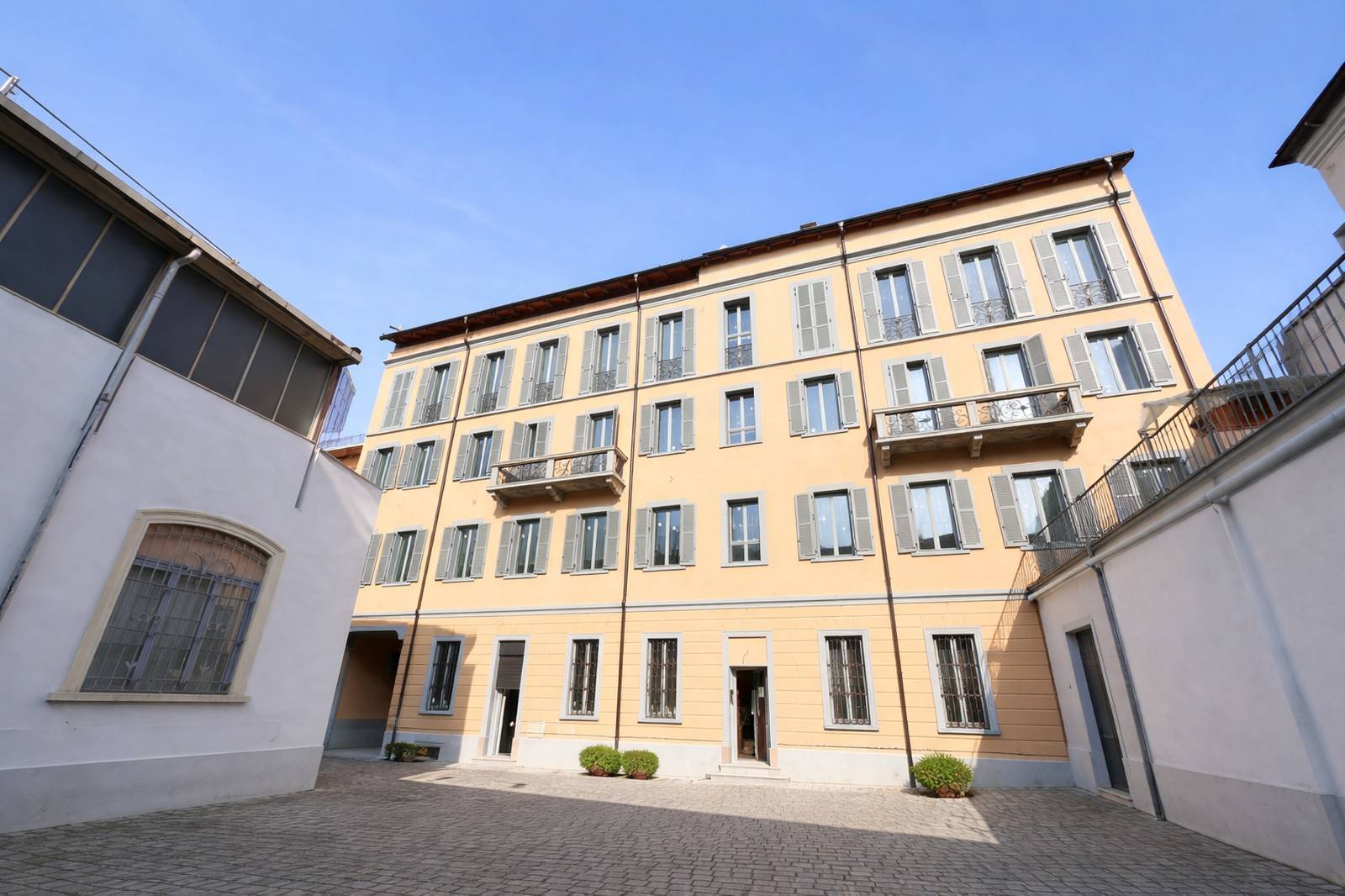 Appartamento in vendita a Monza, San Carlo
