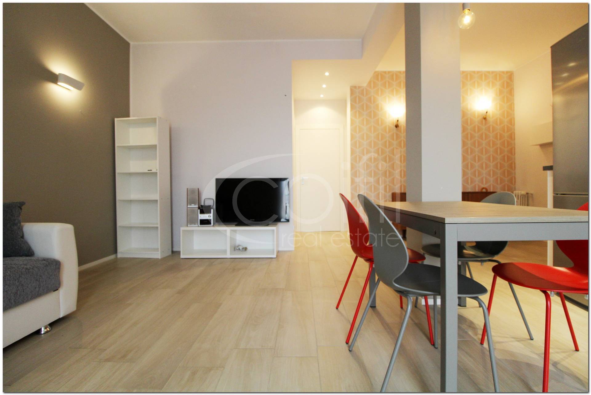 Appartamento in affitto a Milano, Testi