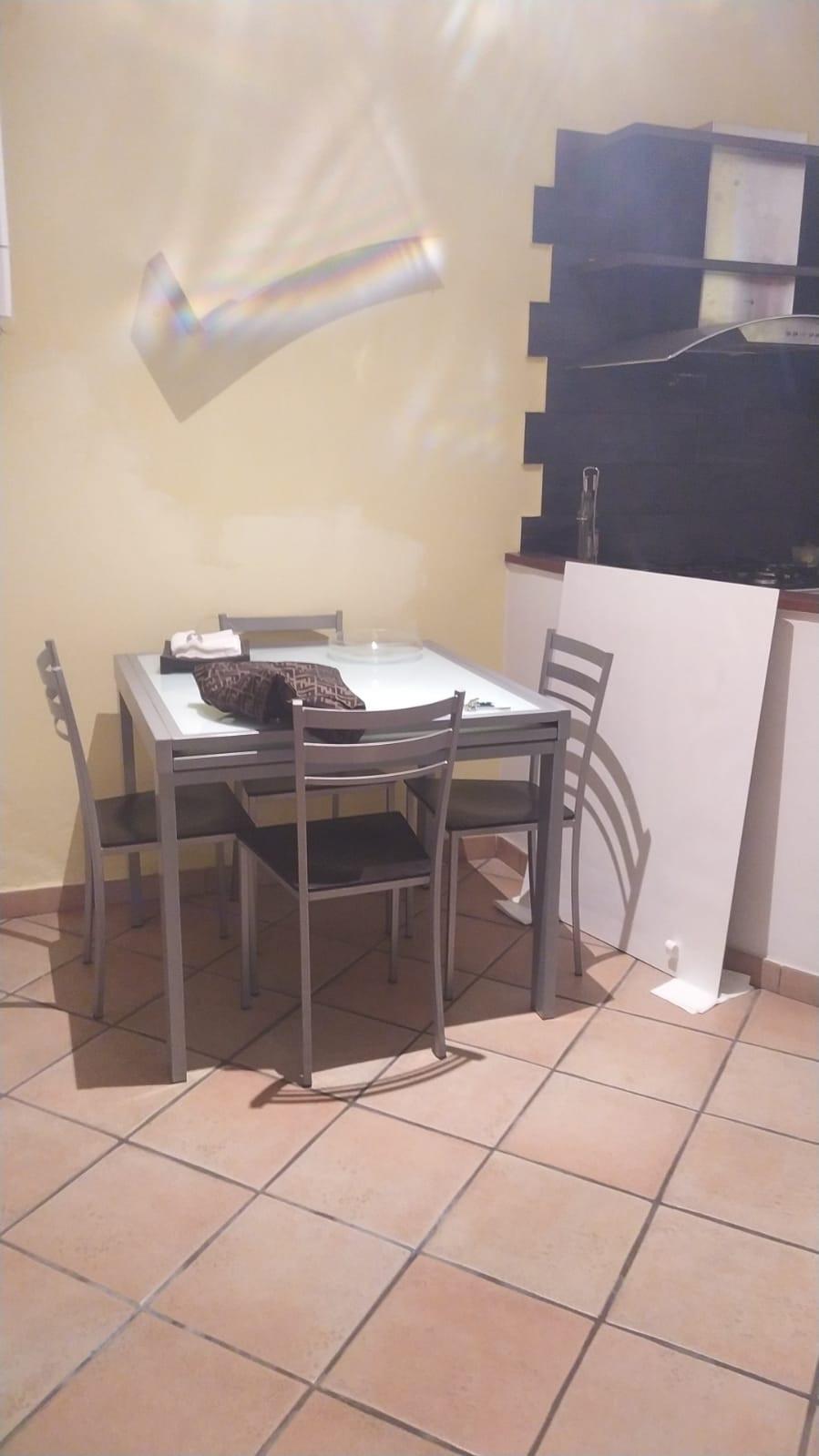 Casa indipendente arredata in affitto a Cascina