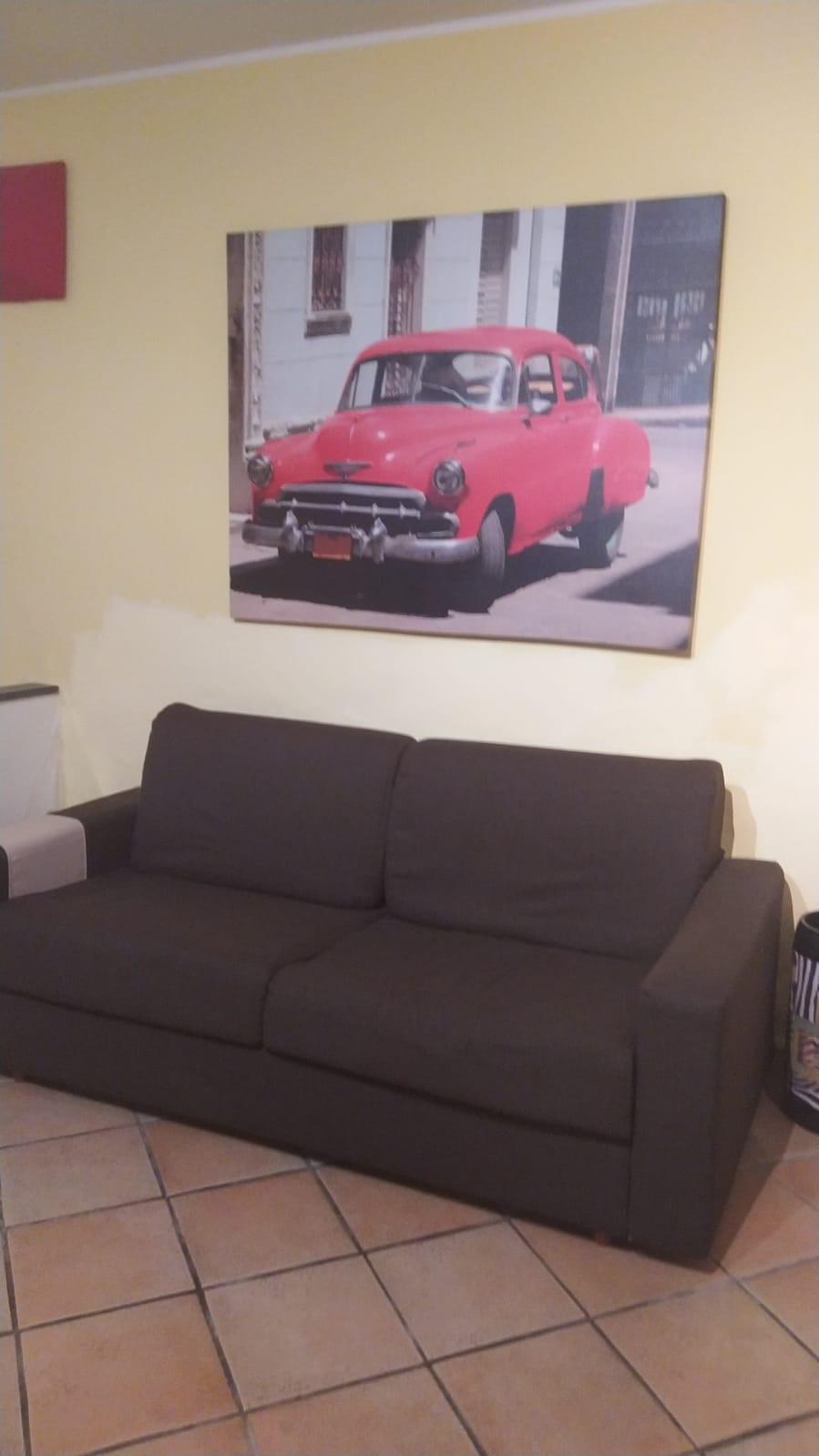 Casa indipendente arredata in affitto a Cascina