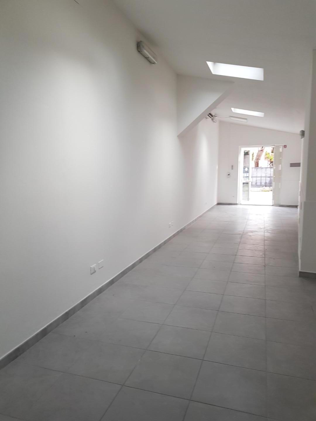 Locale commerciale in affitto, San Giuliano Terme asciano