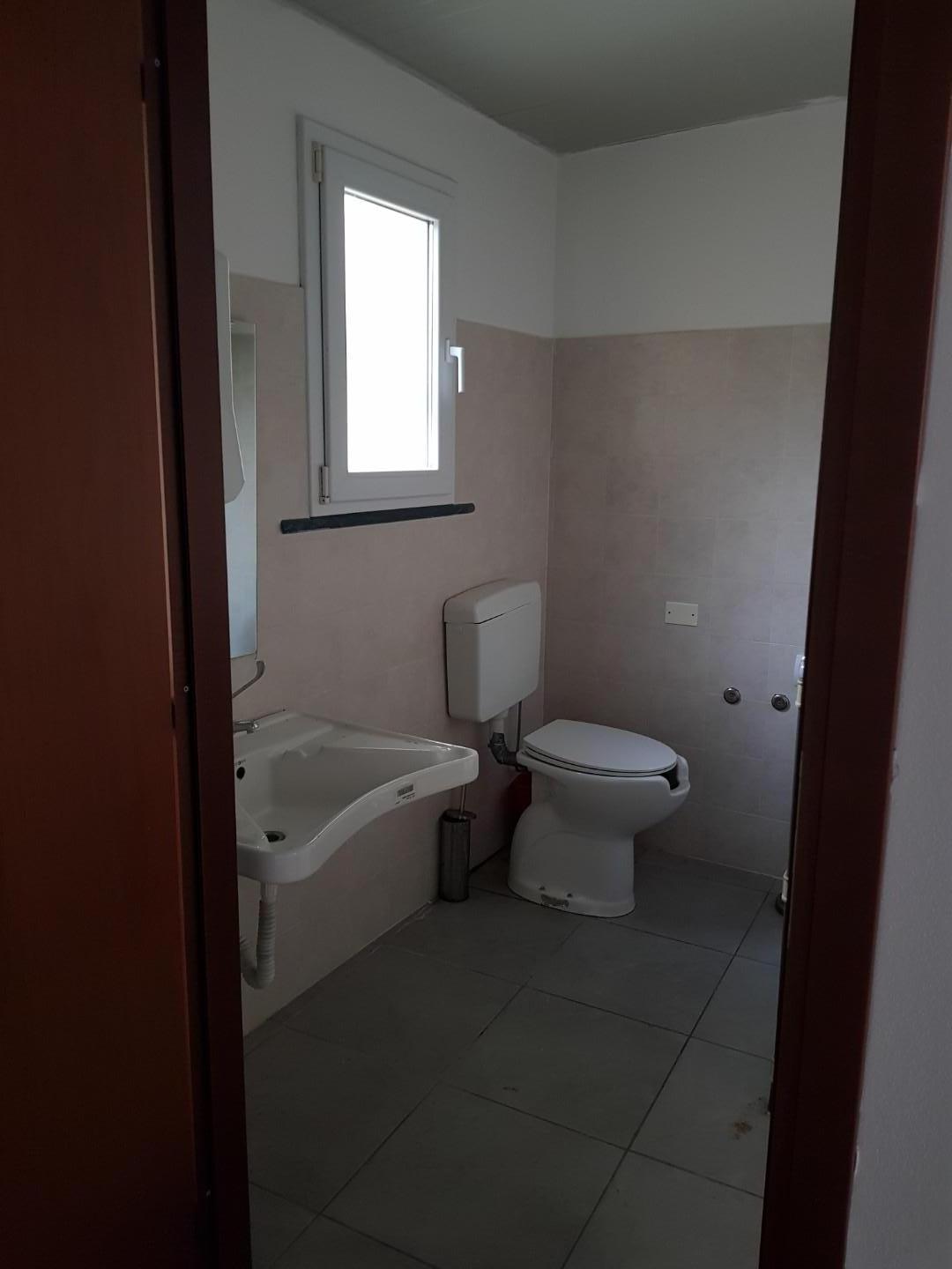 Locale commerciale in affitto, San Giuliano Terme asciano