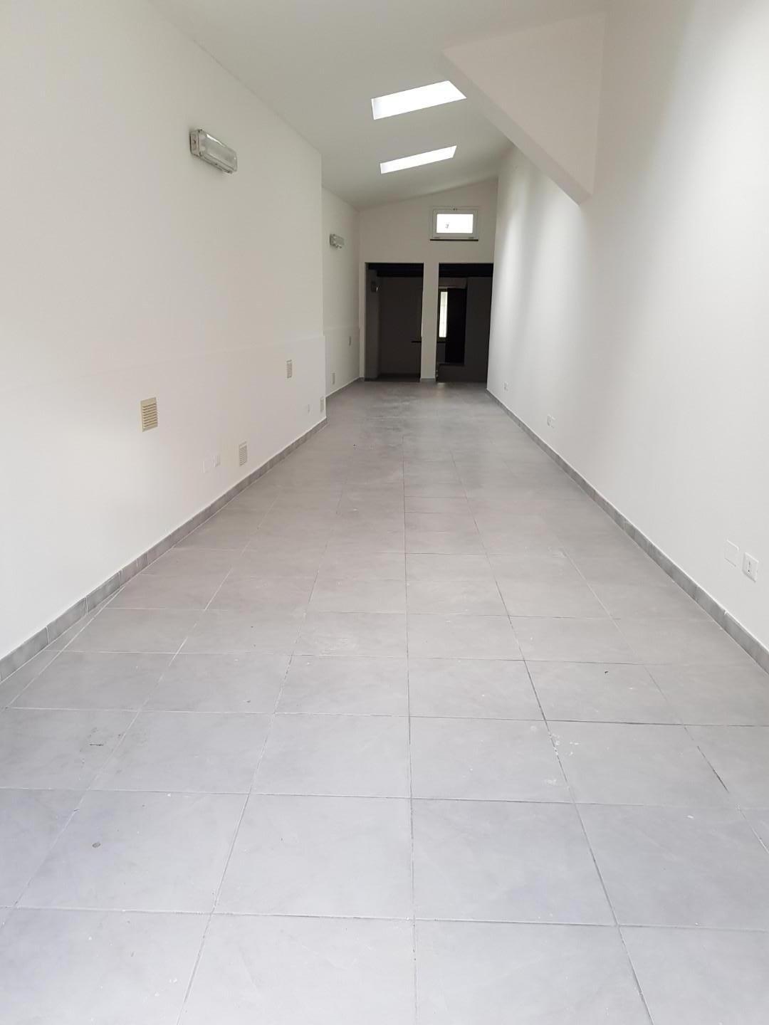 Locale commerciale in affitto, San Giuliano Terme asciano
