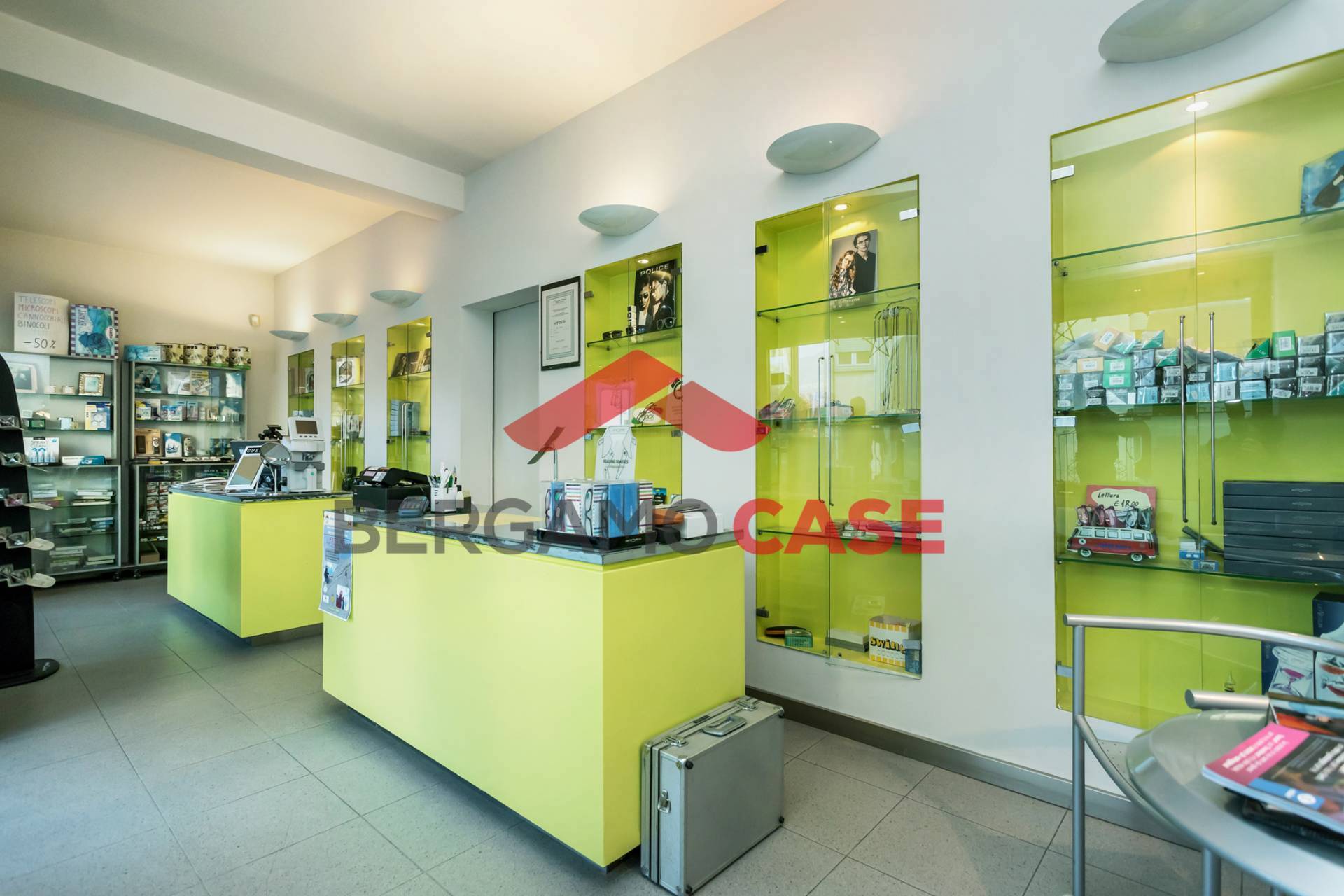 Negozio in vendita a Villa di Serio