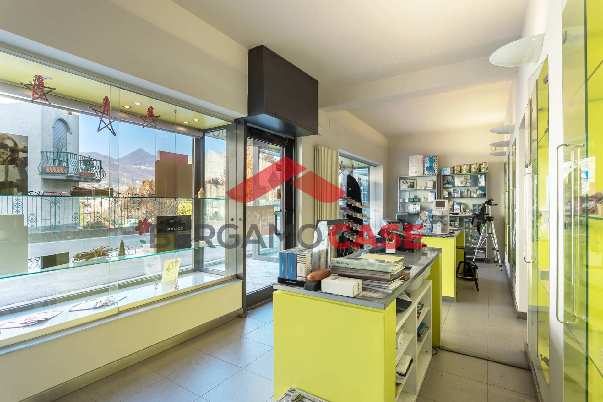 Negozio in vendita a Villa di Serio