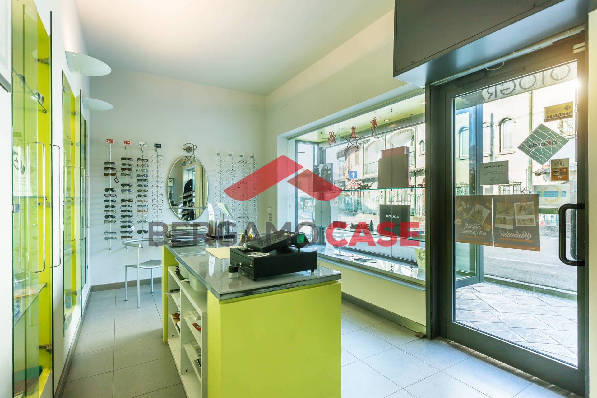 Negozio in affitto a Villa di Serio