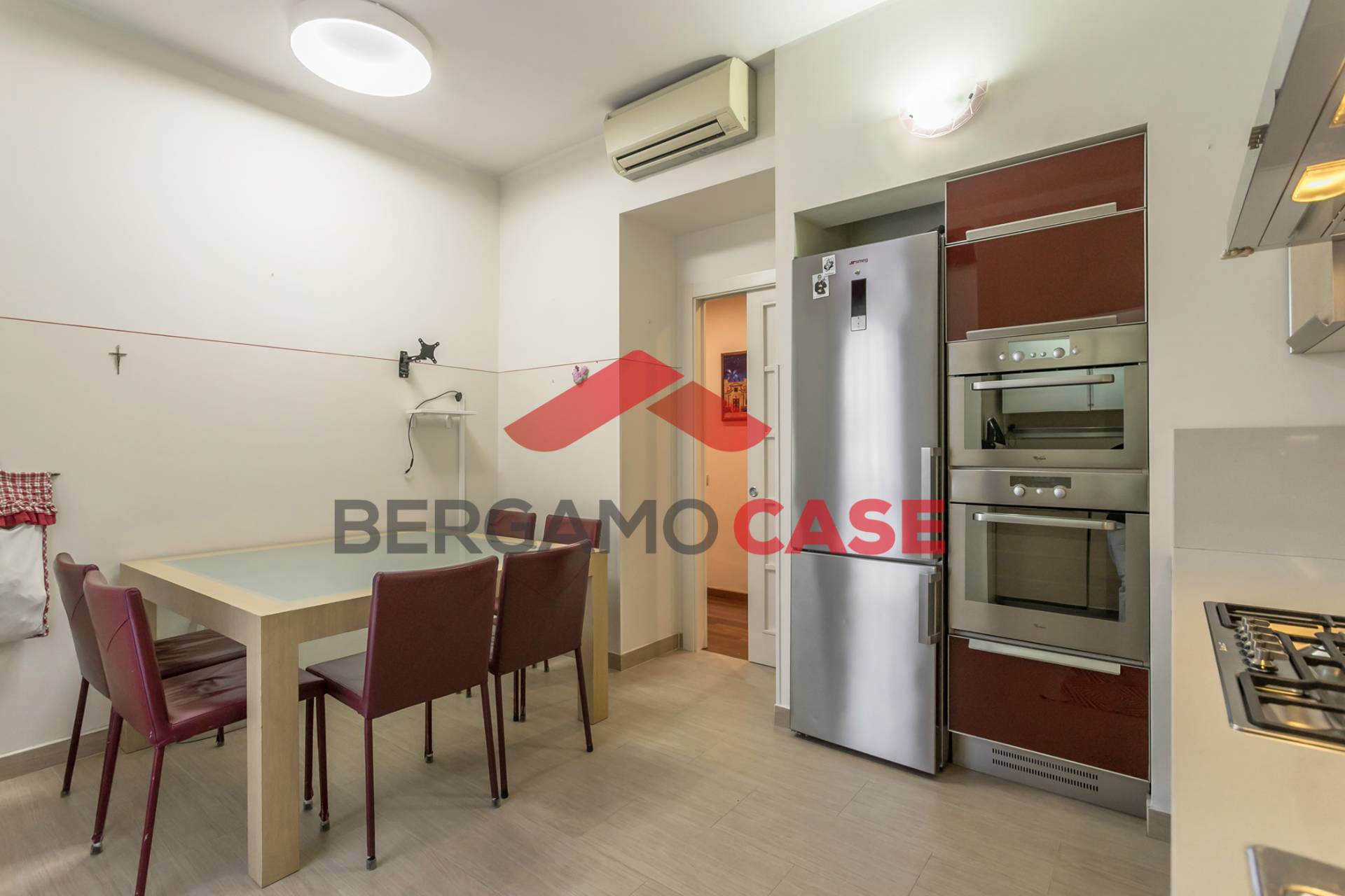 Quadrilocale in vendita a Bergamo, Centrale