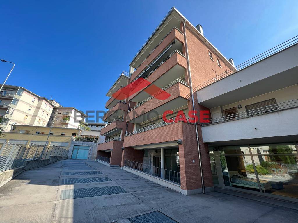 Negozio in vendita a Bergamo, San Giorgio