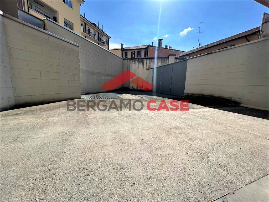 Negozio in vendita a Bergamo, San Giorgio