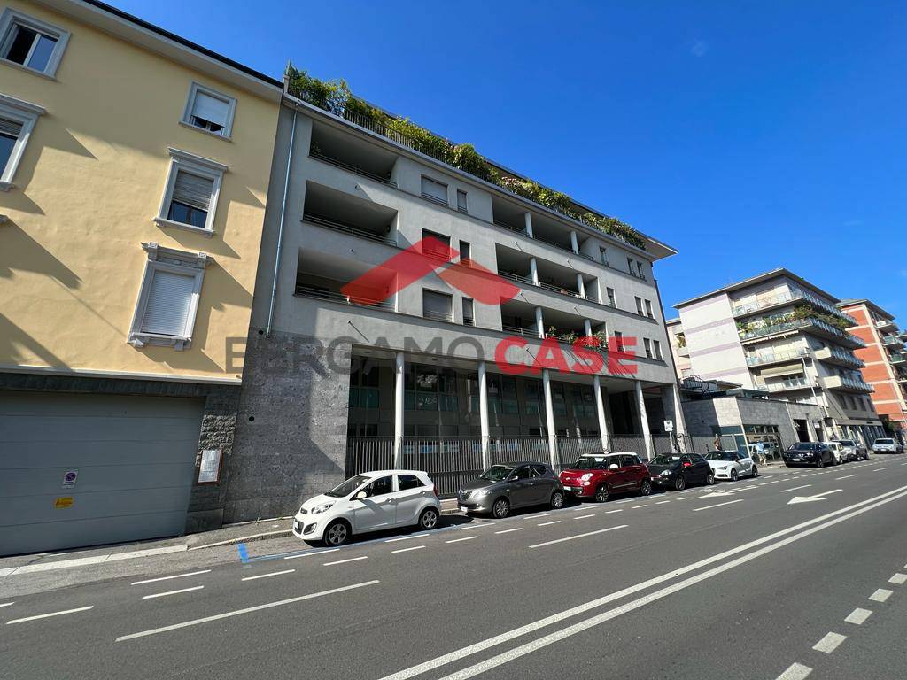 Negozio in vendita a Bergamo, San Giorgio