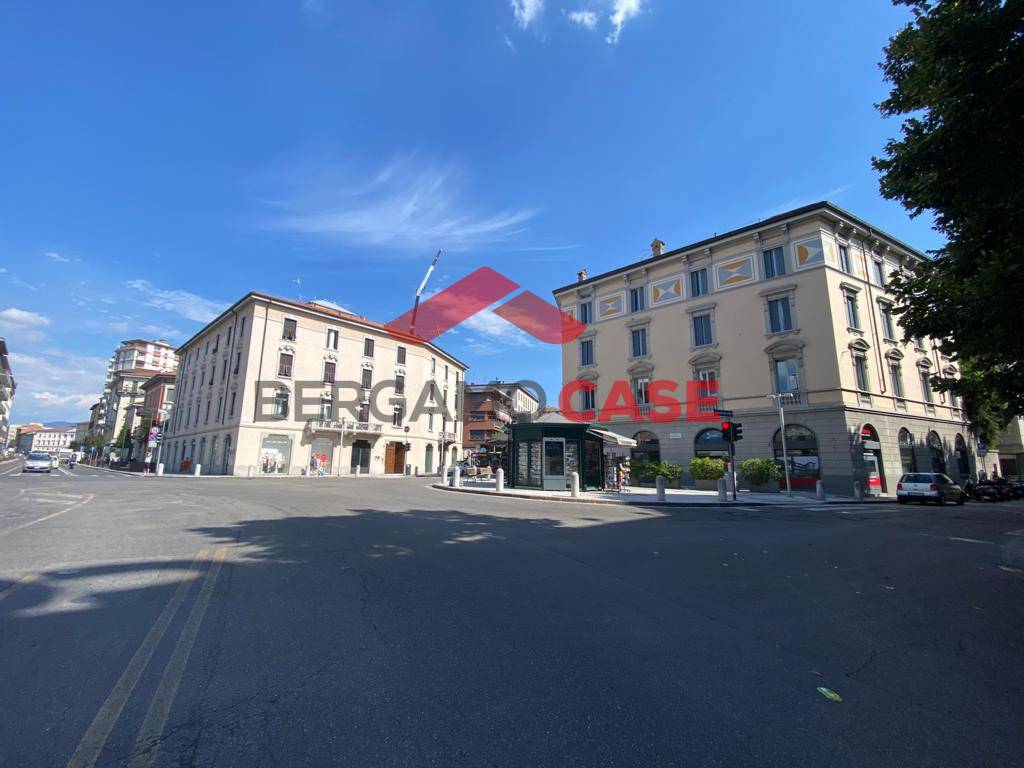 Trilocale in affitto a Bergamo, Centrale