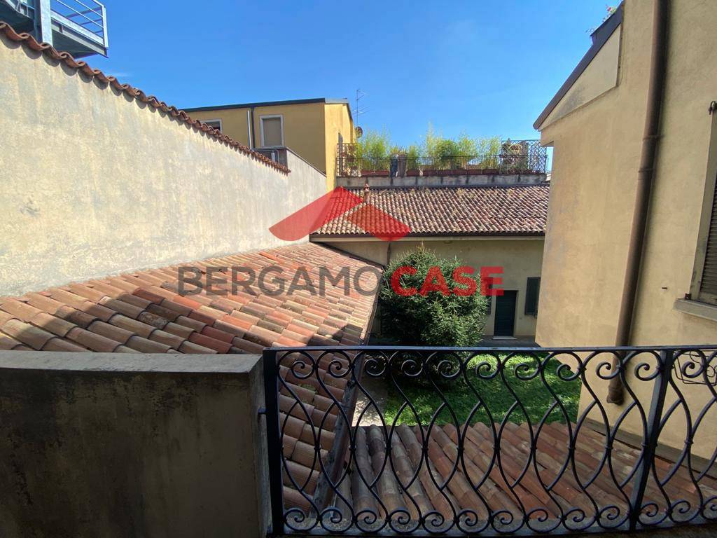 Trilocale in affitto a Bergamo, Centrale
