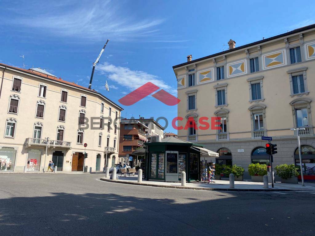 Trilocale in affitto a Bergamo, Centrale