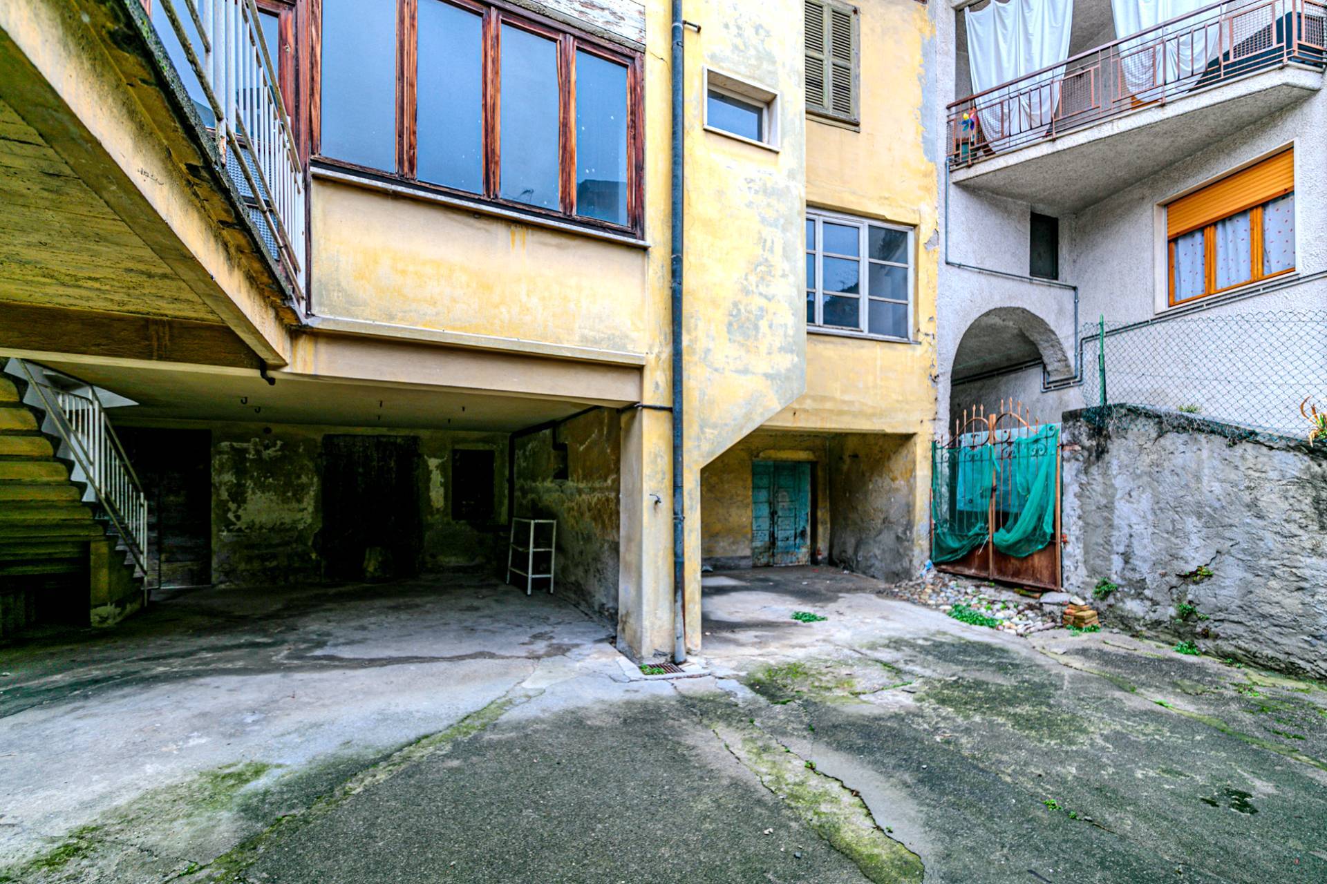 Stabile/Palazzo con terrazzo a Gazzaniga