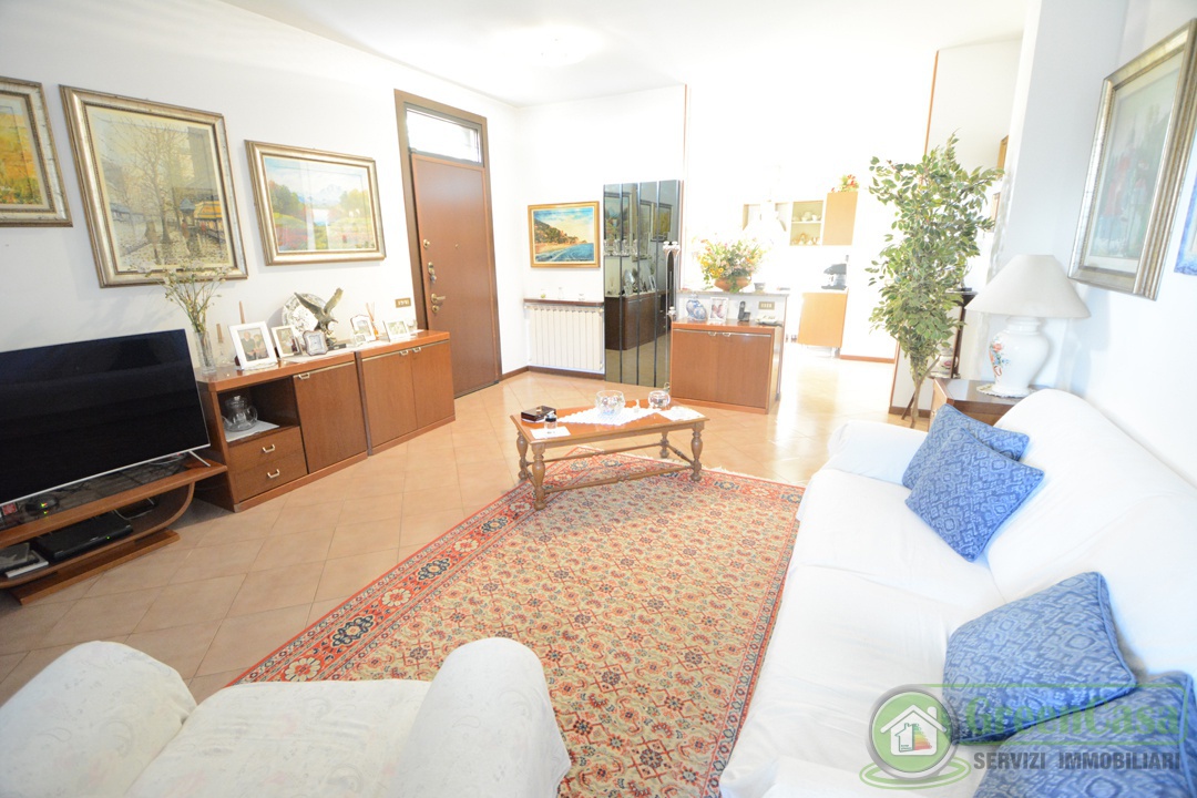 Villa con giardino in via amendola, Burago di Molgora