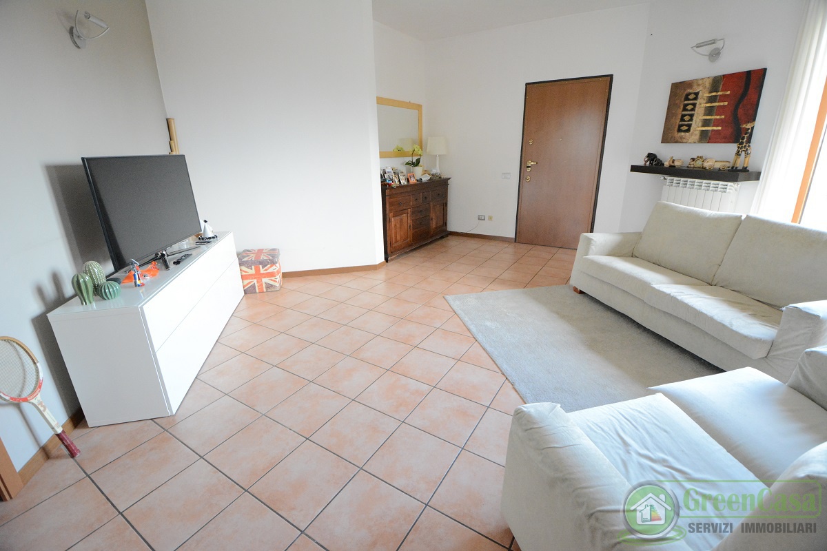 Trilocale con terrazzo in via dolomiti, Bellusco