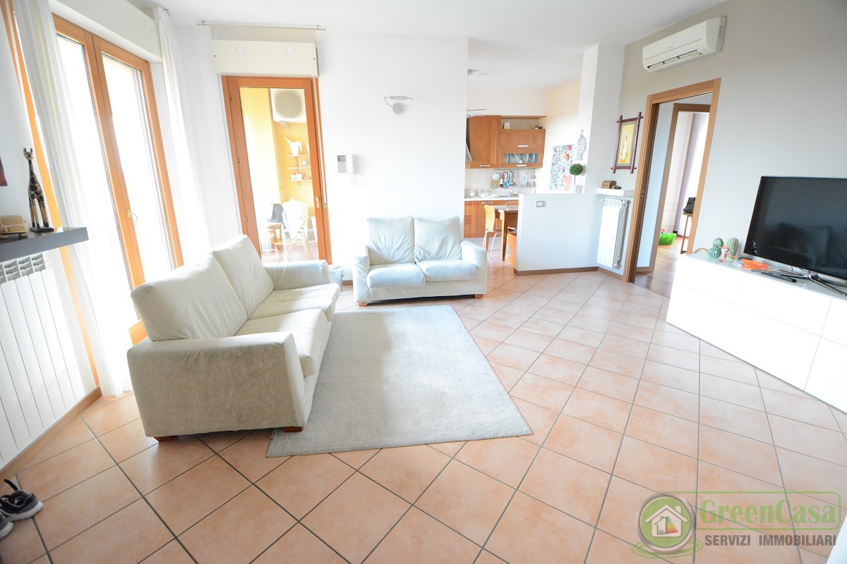 Trilocale con terrazzo in via dolomiti, Bellusco