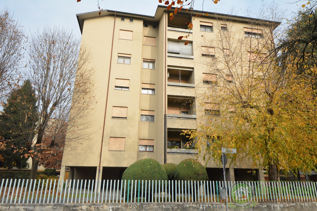 Quadrilocale con box in via dante, Cavenago di Brianza