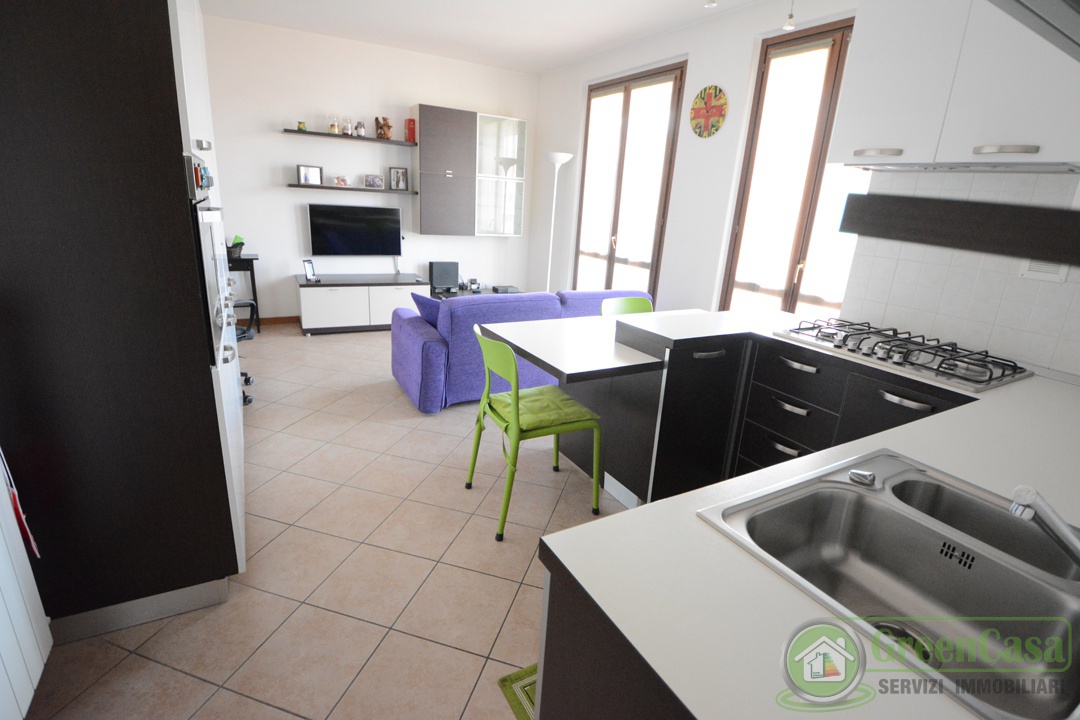 Bilocale con terrazzo in via sanatorio, Ornago