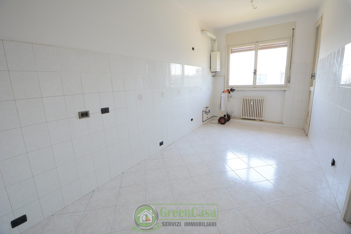 Quadrilocale con box in via 24 maggio, Cavenago di Brianza