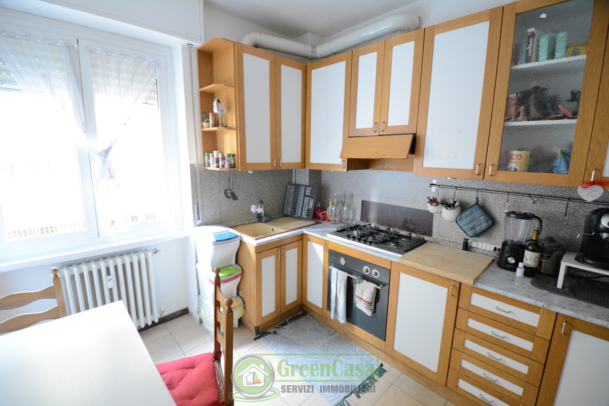 Trilocale con box in via de nicola, Cavenago di Brianza