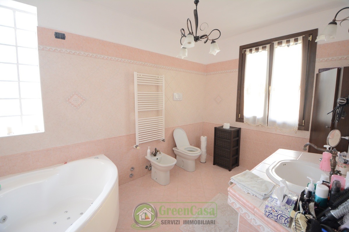 Villa con terrazzo in via 24 maggio, Cavenago di Brianza
