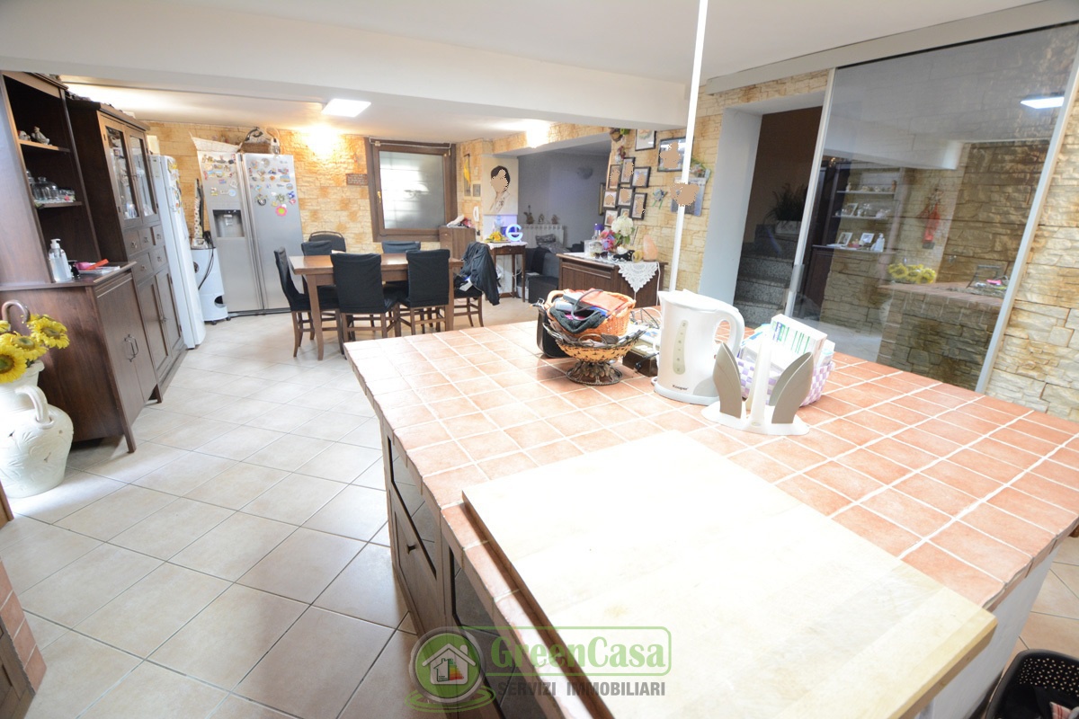 Villa con terrazzo in via 24 maggio, Cavenago di Brianza