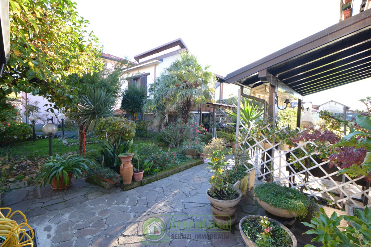 Villa con giardino in via roma, Cavenago di Brianza