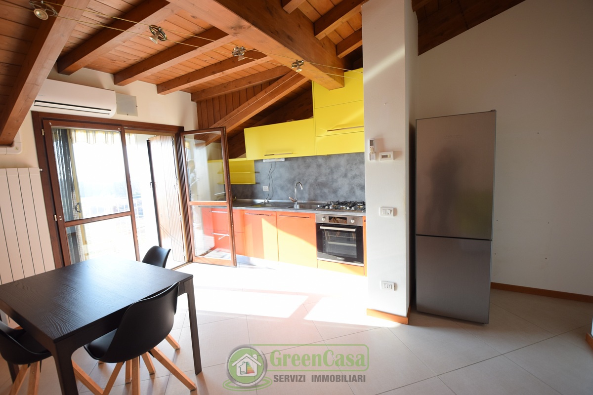 Bilocale con box in via scaccabarozzi, Ornago