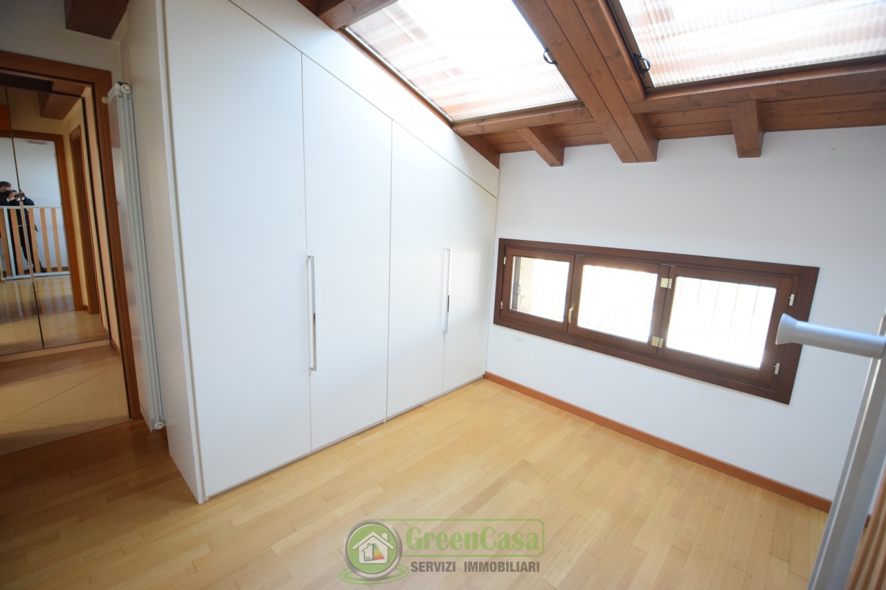 Bilocale con box in via scaccabarozzi, Ornago