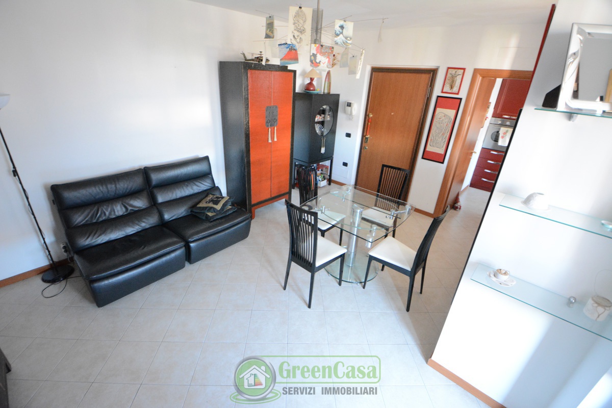 Trilocale con terrazzo in via cereda, Cavenago di Brianza