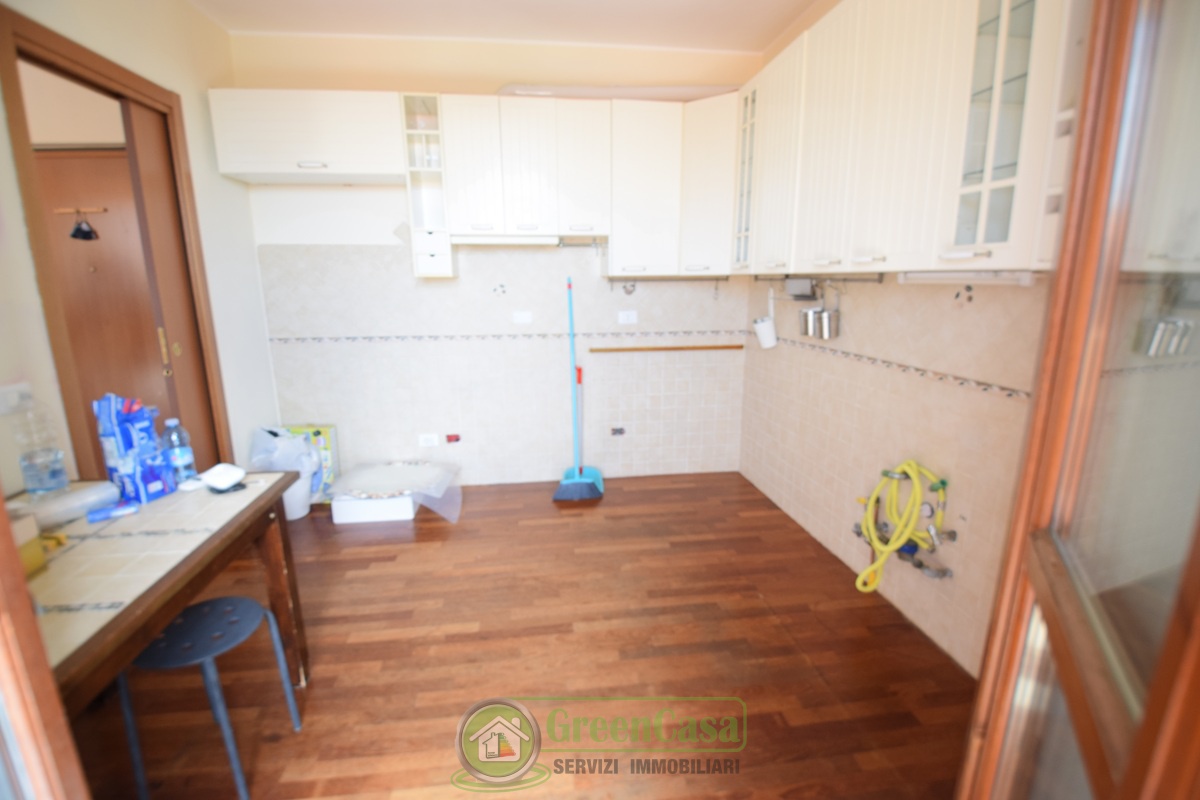 Trilocale con terrazzo in via santuario, Ornago